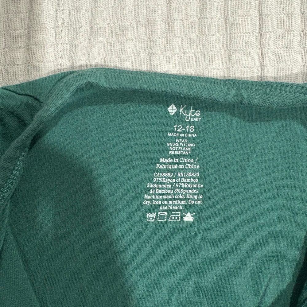 Kyte BABY Green footie pajamas size 12-18 months.  Good used condition